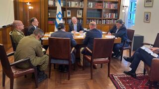 ראש הממשלה בנימין נתניהו בשיחה  עם נשיא ארצות-הברית ג'ו ביידן, בלשכת ראש הממשלה בירושלים