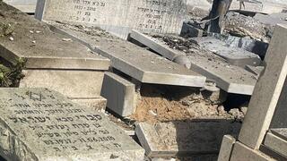 נזק בבית העלמין בצור שלום בקריית ביאליק