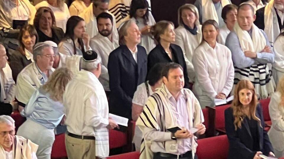 פול מקרטני בבית הכנסת בסנטיאגו ביום כיפור