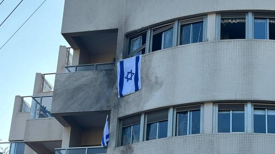הדיור המוגן בהרצליה שנפגע בעקבות חדירת הכטב"מים מלבנון