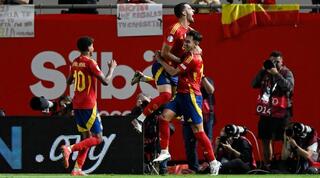 הספרדים חוגגים עם זובימנדי