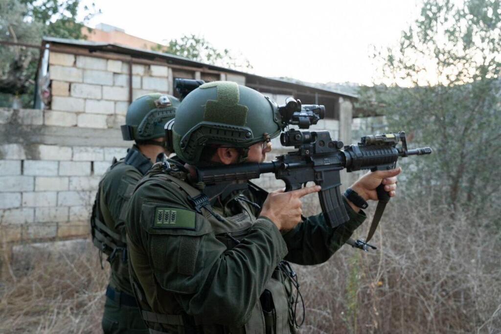 גדוד 890 בדרום לבנון, ליד האמל"ח של כוח רדואן