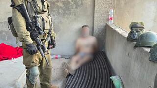 תיעוד נדיר מלבנון: צה"ל לכד מחבל שעלה ממנהרה