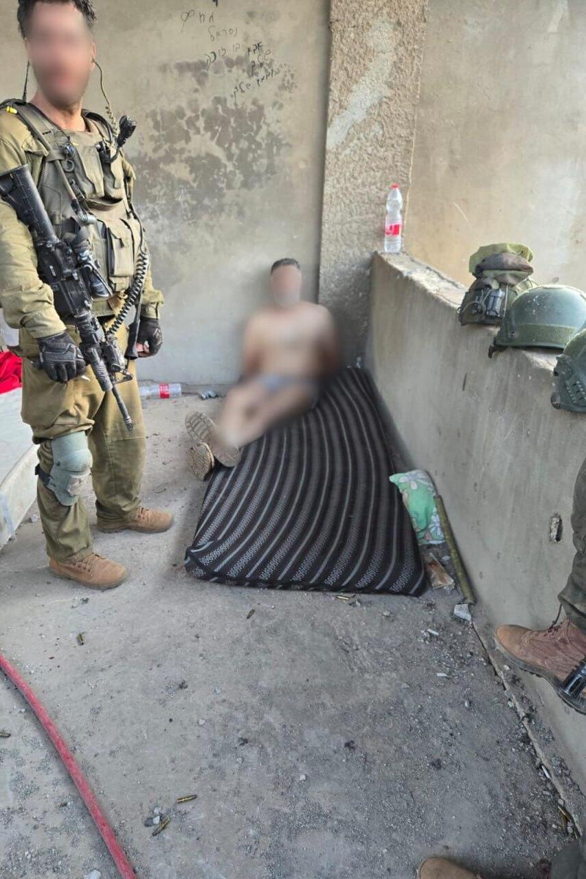 תיעוד נדיר מלבנון: צה"ל לכד מחבל שעלה ממנהרה