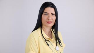 ד"ר ורד סימוביץ', מומחית ברפואת משפחה ובמנהל רפואי, ומנחת הפודקאסט. 