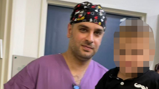הפעוט וד"ר זייד אליכלאני לאחר הניתוח