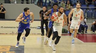 דארנל אדג' ותמיר בלאט רצים