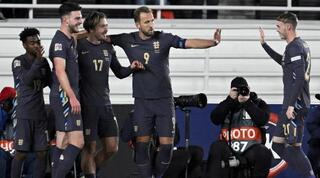 שחקני נבחרת אנגליה חוגגים את השער של ג'ק גריליש