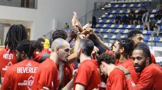 שחקני הפועל תל אביב מאושרים