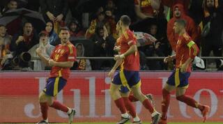 לאפורט חוגג עם חבריו