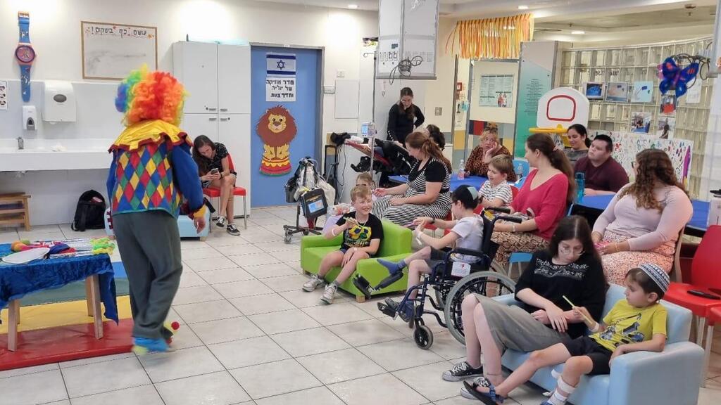 The Gilat Foundation, uses interactive theater to bring joy to sick children (Photo: Menachem Leff/Gilat Foundation) The Gilat Foundation, uses interactive theater to bring joy to sick children