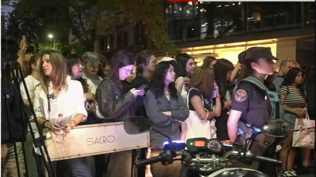 מחוץ למלון בבואנוס איירס, בו נמצא ליאם פיין ללא רוח חיים