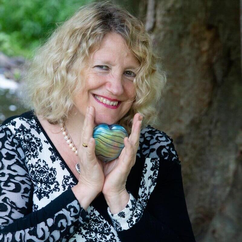 Singer/songwriter Linda Marks 