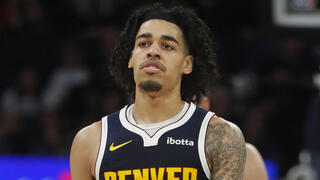 שחקן דנבר נאגטס ג'וליאן סטרות'ר