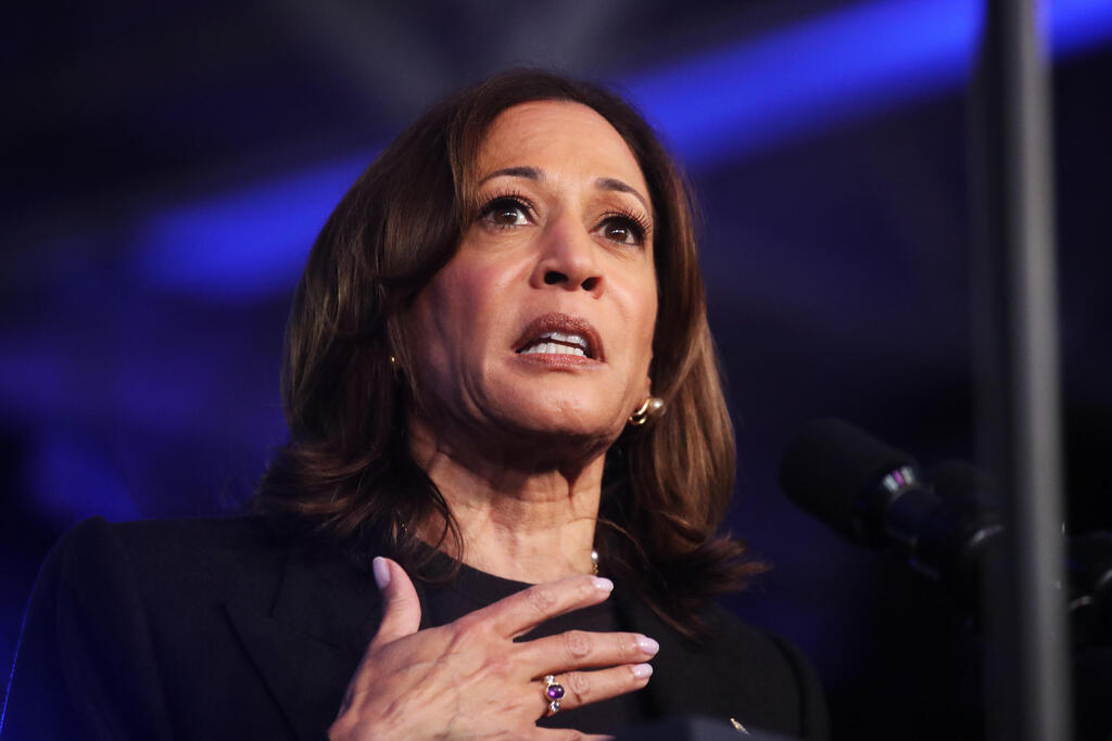 Kamala Harris campaigns in Michigan 