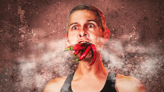 גבר אוכל חריף מזון פלפל