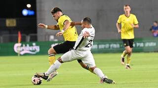 דיא לבאבידי עושה עבירה על רותם קלר