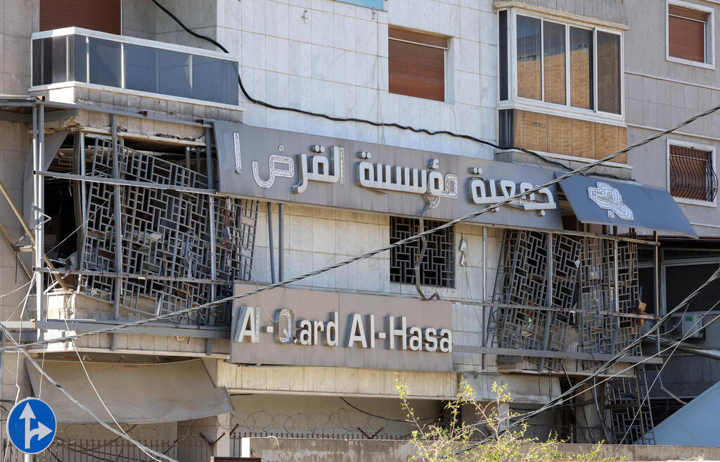 Последствия ударов по объектам Хизбаллы (Фото: REUTERS/Mohamed Azakir) בנק של אגודת אל-קרד אל-חסן