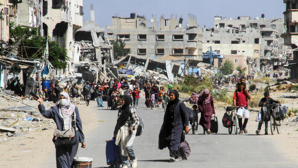 Прощание с Джебалией (Фото: REUTERS/Mahmoud Issa) פליטים פלסטינים מתפנים מג'באליה