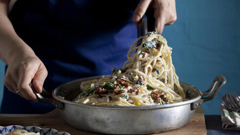 פסטה עם ריקוטה פרסקה, תרד ואגוזי פקאן