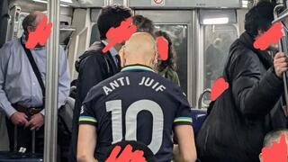 האדם עם הכיתוב "אנטי יהודי"