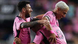 ליאו מסי ג'ורדי אלבה לואיס סוארס