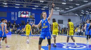 רוקאס יוקובאיטיס חוגג