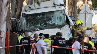 פיגוע פגיעת משאית בתחנת אוטובוס בסמוך לבסיס מחנה חיים הרצוג - בה"ד 15