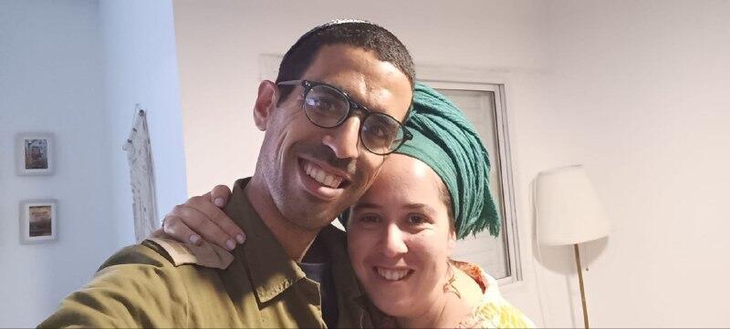 נעה מבורך עם בן זוגה 