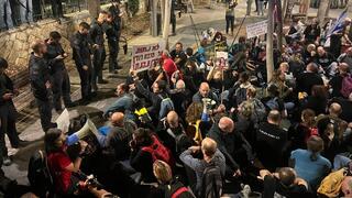 מחאה של המאבק "חופשי בארצנו" בכיכר אגרנט כנגד הממשלה שמקדמת את חוק הגיוס ואינה פועלת לקידום עסקה לשחרור החטופים