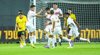 שחקני הפועל חיפה חוגגים