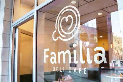 В кафе "Familia"