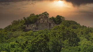 שרידי מבנה עתיק של תרבות המאיה בקמפצ'ה שבמקסיקו