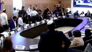 ועדת הכנסת - כמעט מכות בין חברי הכנסת, ח״כ אלמוג כהן ועופר כסיף אומר לאם של לוחם ״סתמי את הפה״ ואיתמר בן גביר