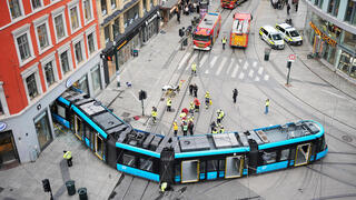 רכבת חשמלית שפגעה בחנות ב אוסלו נורבגיה