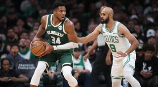 דריק ווייט שומר על יאניס אנטטוקומפו