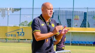 מאמן מכבי נתניה יוסי אבוקסיס