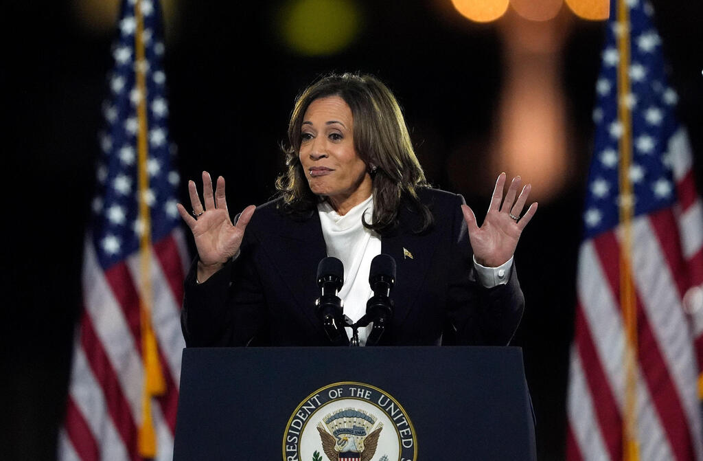 Kamala Harris (Photo: Kent Nishimura / GETTY IMAGES NORTH AMERICA / AFP) עצרת של קמלה האריס ליד הבית הלבן ב וושינגטון ארה"ב בחירות