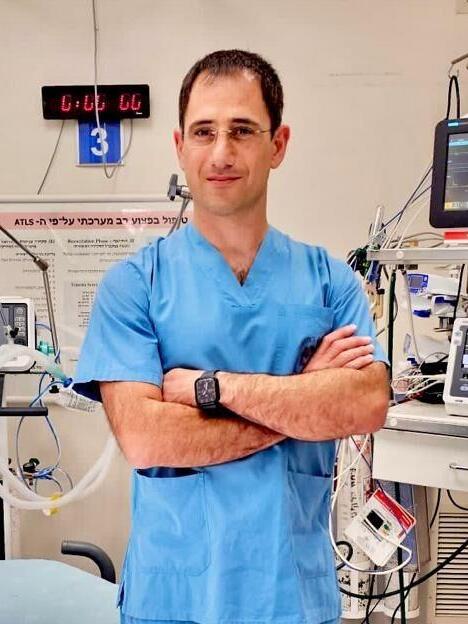 ד"ר גל פחיס, מנהל המחלקה לרפואה דחופה, המרכז הרפואי שמיר