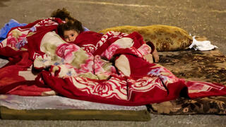 עקורים ישנים ברחוב בביירות, לבנון