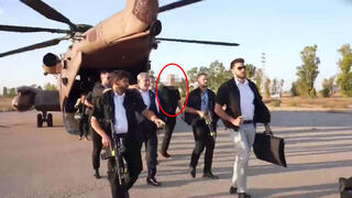 ראש הממשלה בנימין נתניהו עם  המדליף של המסמכים הסודיים