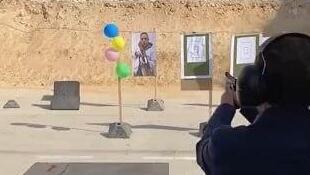 יצחק הרצוג במטווח ריענון נשק