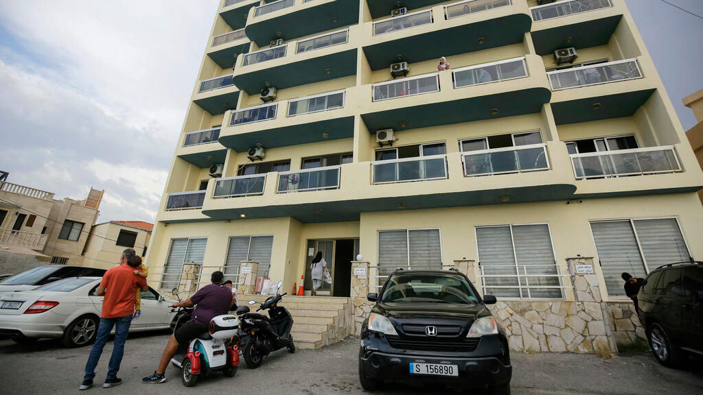 Scene of the IDF raid to abduct Imad Amhaz, a senior Hezbollah operative (Photo: Ibrahim Chalhoub / AFP) הבניין בבתרון שבצפון לבנון בו נטען כי פשט כוח של ישראל ולכד פעיל חיזבאללה