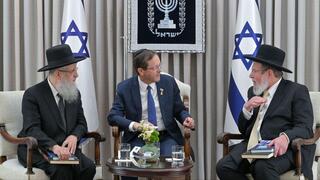 הנשיא הרצוג עם הרב בר והרב יוסף