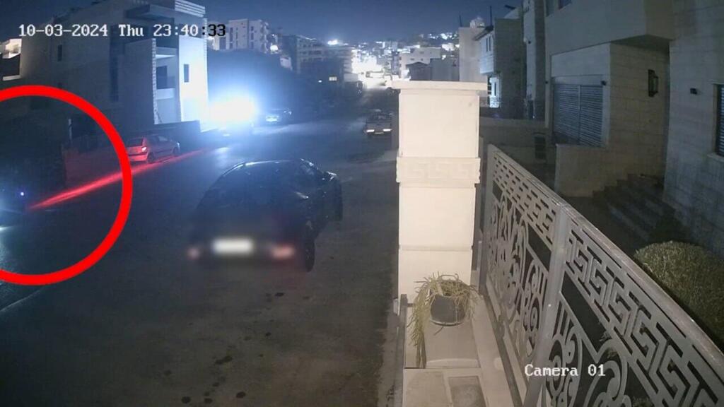 תיעוד מתפיסת החשוד, שנמלט לאחר ביצוע הירי לעבר בניין מגורים, בחתונה 