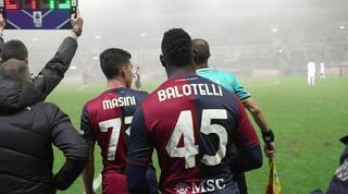 מריו בלוטלי נכנס לבכורה בגנואה