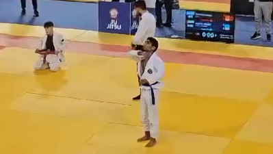 היריב מהאמירויות