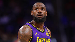 שחקן לוס אנג'לס לייקרס לברון ג'יימס
