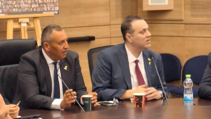 ח"כ דוידסון והשר זוהר בדיון