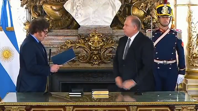 השבעה על התורה. הנשיא מיליי ושר החוץ החדש